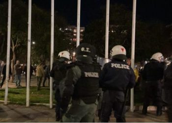 Θεσσαλονίκη: Ένταση και προσαγωγές σε διαμαρτυρία έξω από το θέατρο Αριστοτέλειον – ΒΙΝΤΕΟ