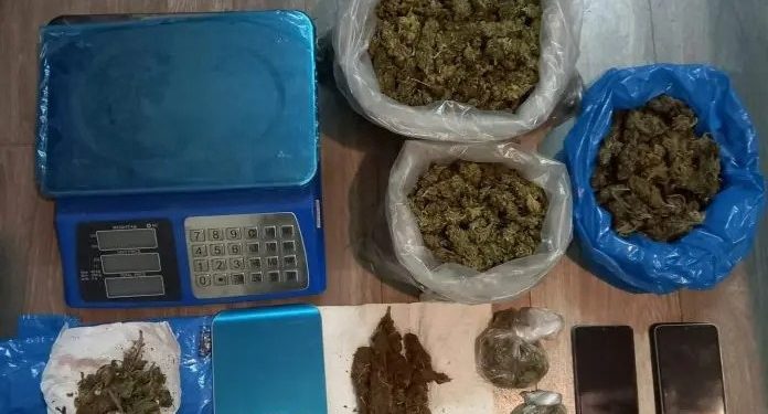 Ιωάννινα: Στα «δίχτυα» της ΕΛΑΣ δύο άτομα που διακινούσαν ναρκωτικά – ΦΩΤΟ