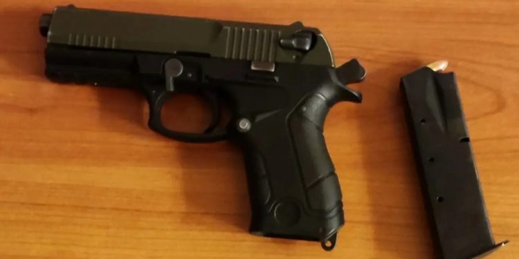 Κηφισιά: Συνελήφθη 23χρονος που είχε πιστόλι με γεμιστήρα – ΦΩΤΟ