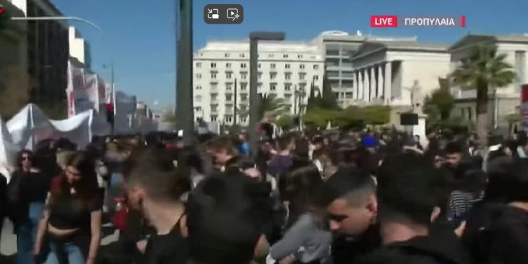 Πανεκπαιδευτικό συλλαλητήριο για τα Τέμπη στην Αθήνα – 20 προσαγωγές και 4 συλλήψεις – ΒΙΝΤΕΟ