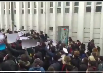 «Βράζει» η Κωνσταντινούπολη – Στους δρόμους παρά τις απαγορεύσεις για τη σύλληψη Ιμάμογλου – ΒΙΝΤΕΟ