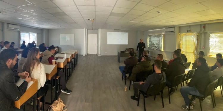 Εκπαιδευτική δράση με θέμα «Θεμελιώδη Δικαιώματα» σε κλειστή Ελεγχόμενη Δομή στη Σάμο – ΦΩΤΟ