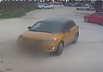 Θεσσαλονίκη: Η στιγμή που ο οδηγός πατάει σκύλο με το όχημα του και τον εγκαταλείπει – ΒINTEO