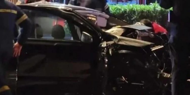 Τροχαίο στην Ποσειδώνος: Χωρίς δίπλωμα ο 20χρονος οδηγός – Η συνοδηγός εκτινάχθηκε από το παρμπρίζ – ΒΙΝΤΕΟ