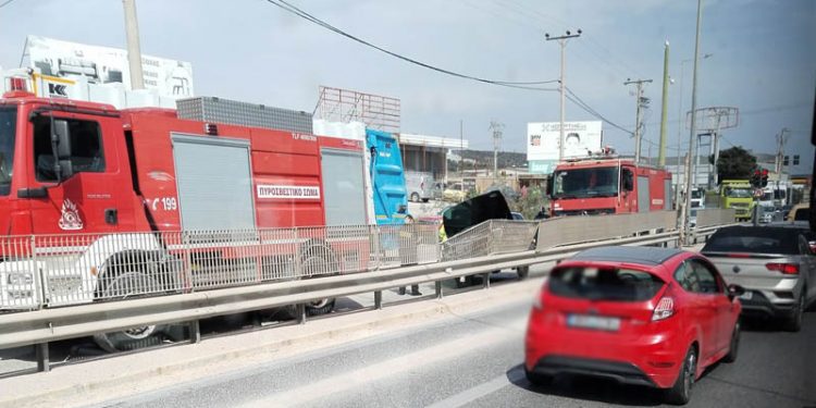 Σοκαριστικό τροχαίο στη Λεωφόρο Βάρης Κορωπίου – Ένας σοβαρά τραυματίας – ΦΩΤΟ