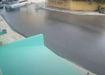 BINTEO NTOKOYMENTO: Ηλικιωμένη οδηγός παραβιάζει STOP και συγκρούεται με διερχόμενο όχημα στα Χανιά