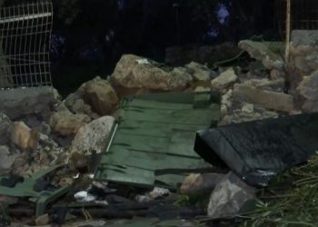 Βάρη: Αυτοκίνητο έπεσε σε τοίχο – Ένας νεκρός και ένας σοβαρά τραυματίας – ΒΙΝΤΕΟ