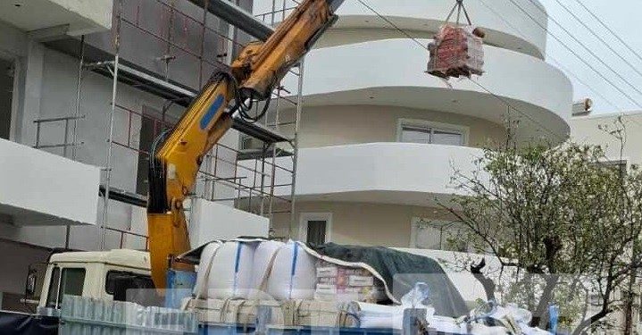 Εργατικό δυστύχημα στη Βούλα: Νεκρός ο 28χρονος χειριστής του γερανού – 7 προσαγωγές – ΒΙΝΤΕΟ