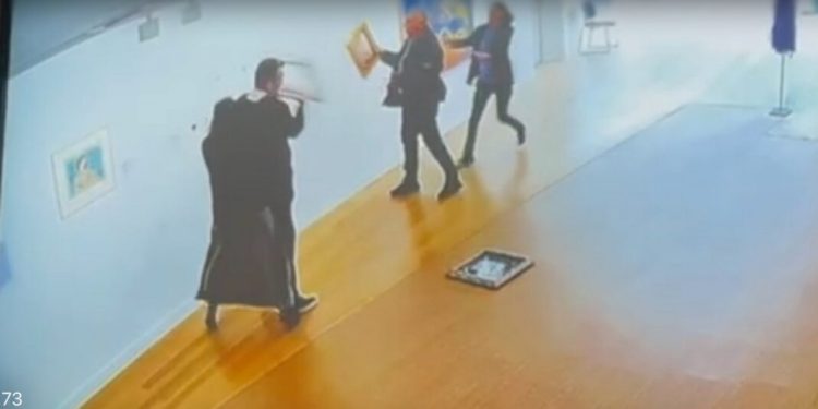 Νίκη: Μήνυση για βίντεο που προβάλλεται στην Εθνική Πινακοθήκη κατέθεσε ο Νατσιός