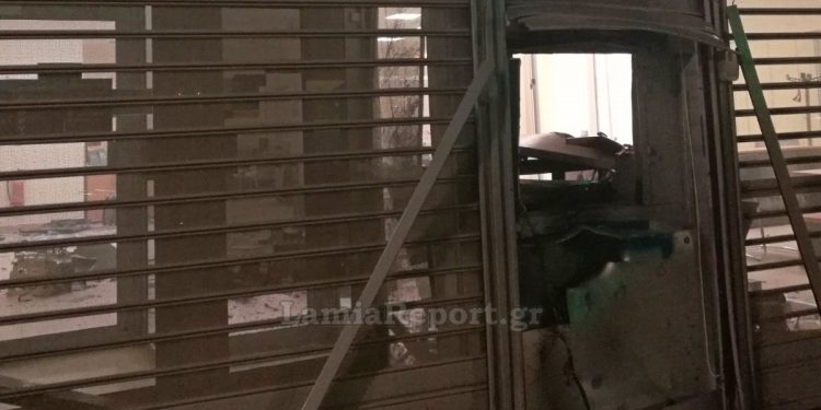 Φθιώτιδα: Ληστές ανατίναξαν με εκρηκτικά ATM και έφυγαν με 90.000 ευρώ – ΦΩΤΟ