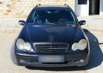 Έβρος: Συνελήφθη διακινητής που μετέφερε με αυτοκίνητο 10 παράνομους μετανάστες – ΦΩΤΟ