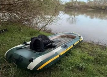 Έβρος: Με αυτή τη βάρκα 3 διακινητές έφεραν παράνομους μετανάστες από την Τουρκία – ΦΩΤΟ