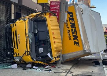 Βοστώνη: Τουλάχιστον 6 τραυματίες μετά την πρόσκρουση φορτηγού σε κτίριο και πεζούς