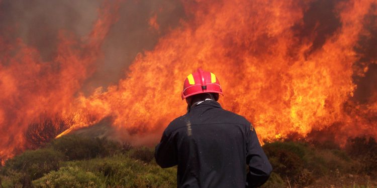 Φωτιά σε διαμέρισμα στο Μοσχάτο – Μία νεκρή – BINTEO