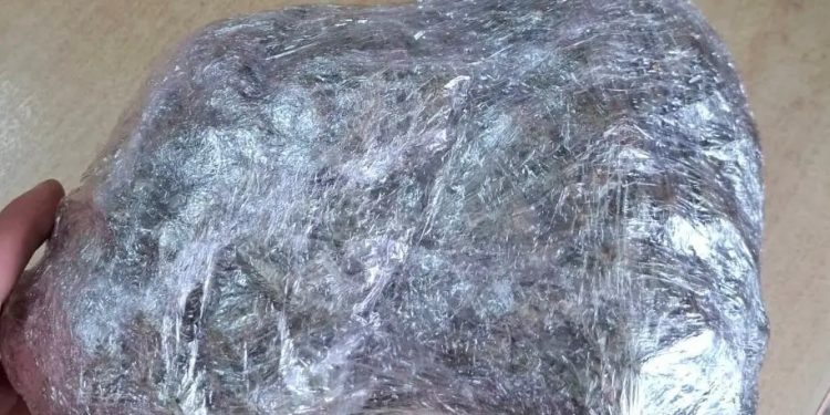 Καμίνια: Αστυνομικοί της ομάδας Δίας πέρασαν χειροπέδες σε 3 άτομα για ναρκωτικά – ΦΩΤΟ