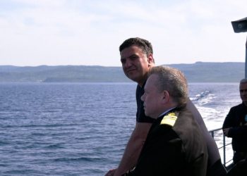 Ανοικτά της Λέσβου ο Βασίλης Κικίλιας σε επιχείρηση περιπολίας του λιμενικού