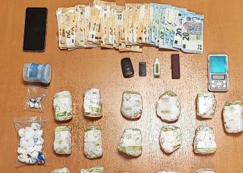 Χανιά: Χειροπέδες σε 34χρονο με 2,5 κιλά κοκαΐνη – Έκρυβε τα ναρκωτικά σε κρύπτη κάτω από το τιμόνι – ΒΙΝΤΕΟ – ΦΩΤΟ