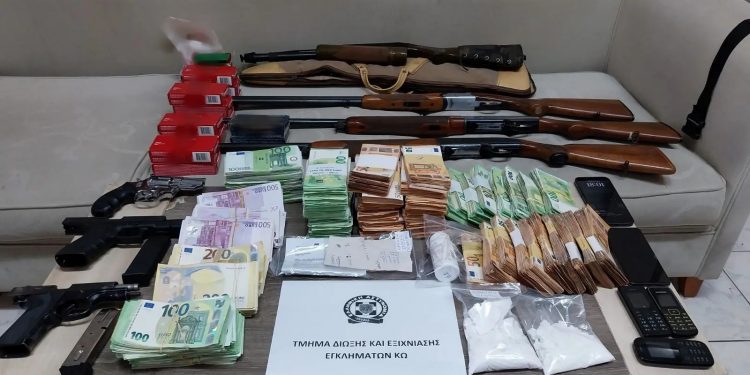 Κως: Χειροπέδες σε 35χρονο και 70χρονο για διακίνηση κοκαΐνης και οπλοκατοχή – ΦΩΤΟ