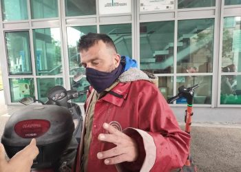 Επίθεση-σοκ σε ντελιβερά: «Μου πέταξε καρέκλα – Με απείλησε με γκασμά, σφυρί και κατσαβίδι» – ΒΙΝΤΕΟ – ΦΩΤΟ