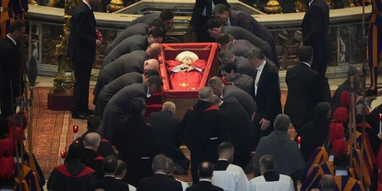 Βατικανό: Aντίστροφα μετρά ο χρόνος για την κηδεία του Πάπα – Δρακόντεια τα μέτρα ασφαλείας