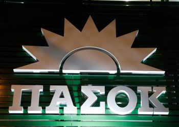 ΠΑΣΟΚ: Ο ΥΠΟΙΚ πανηγυρίζει κάνοντας επιλεκτική ανάγνωση της έκθεσης του ΔΝΤ