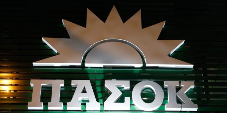 ΠΑΣΟΚ: Ο ΥΠΟΙΚ πανηγυρίζει κάνοντας επιλεκτική ανάγνωση της έκθεσης του ΔΝΤ