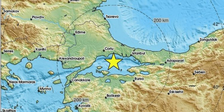 Ισχυρός σεισμός 6,2 Ρίχτερ ταρακούνησε την Κωνσταντινούπολη – Δείτε LIVE από την Τουρκία