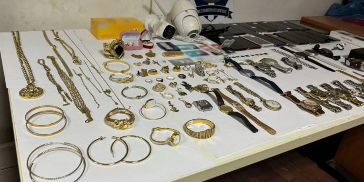 Άνω Λιόσια: Σπείρα ληστών κατάφερε να εξαπατήσει ηλικιωμένους παριστάνοντας τους τεχνικούς – ΦΩΤΟ