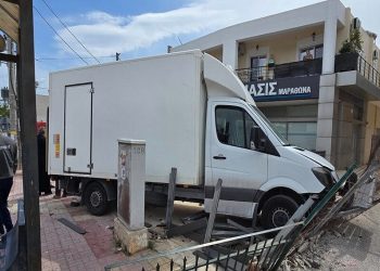 Μαραθώνας: Φορτηγό παρέσυρε 16χρονο μαθητή – ΦΩΤΟ