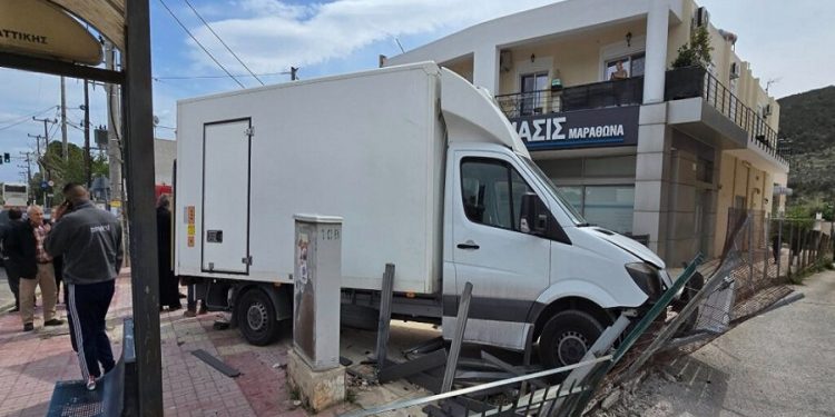 Μαραθώνας: Φορτηγό παρέσυρε 16χρονο μαθητή – ΦΩΤΟ