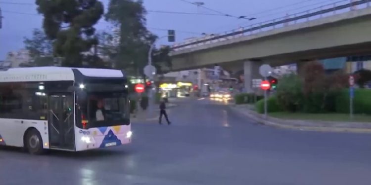 Τροχαίο στου Ρέντη: Αυτοκίνητο παρέσυρε και σκότωσε 13χρονη – Συνελήφθη ο 21χρονος οδηγός – ΒΙΝΤΕΟ