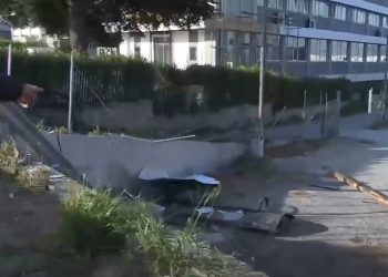 Τρελή πορεία αυτοκινήτου: «Καρφώθηκε» σε στάση λεωφορείων – Τρεις 22χρονοι τραυματίστηκαν – ΒΙΝΤΕΟ