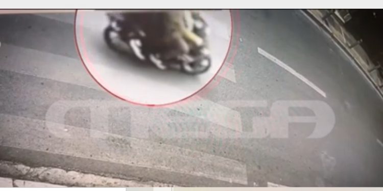 ΒΙΝΤΕΟ ΝΤΟΚΟΥΜΕΝΤΟ από την καταδρομική επίθεση των 8 μαυροντυμένων κουκουλοφόρων στη Νομική Σχολή Αθηνών – ΦΩΤΟ