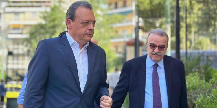 ΣΥΡΙΖΑ: Κατέθεσε μηνυτήρια αναφορά για την «Ομάδα Αλήθειας» – ΒΙΝΤΕΟ – ΦΩΤΟ