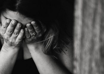 Συναγερμός στην πλατεία Αμαρουσίου – 40χρονος ντυμένος στα μαύρα παρενοχλεί μαθήτριες – BINTEO