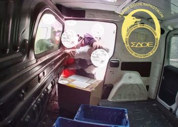 ΣΔΟΕ: Πώς το στέλεχος του παρίστανε τον κούριερ και συνέλαβε 38χρονο που παραλάμβανε ναρκωτικά – ΒΙΝΤΕΟ – ΦΩΤΟ