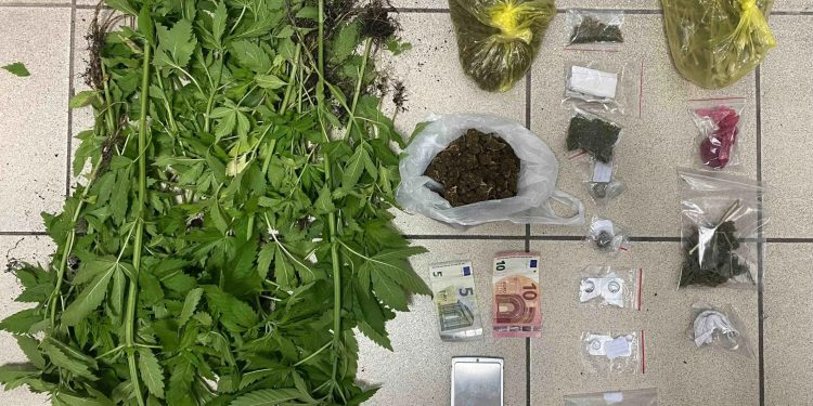 Κατερίνη: Συνελήφθησαν 2 άτομα για διακίνηση ναρκωτικών – ΦΩΤΟ