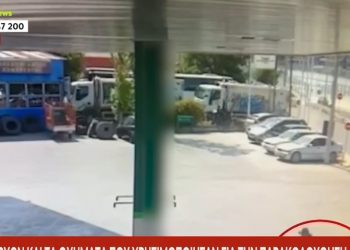 Πεύκη: ΒΙΝΤΕΟ ΝΤΟΚΟΥΜΕΝΤΟ από τη στιγμή που οι δράστες στήνουν καρτέρι στο θύμα τους – ΦΩΤΟ