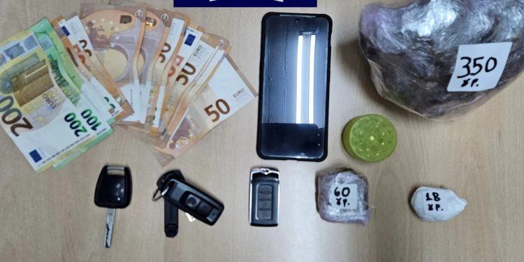 Κόρινθος: Χειροπέδες σε 35χρονο που διακινούσε χασίς – ΦΩΤΟ