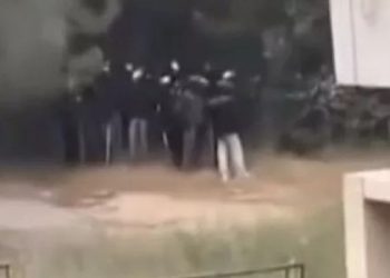 Καταδρομική επίθεση κουκουλοφόρων στην Πολυτεχνειούπολη: Μία τραυματίας – Επί τόπου αστυνομικές δυνάμεις – ΒΙΝΤΕΟ