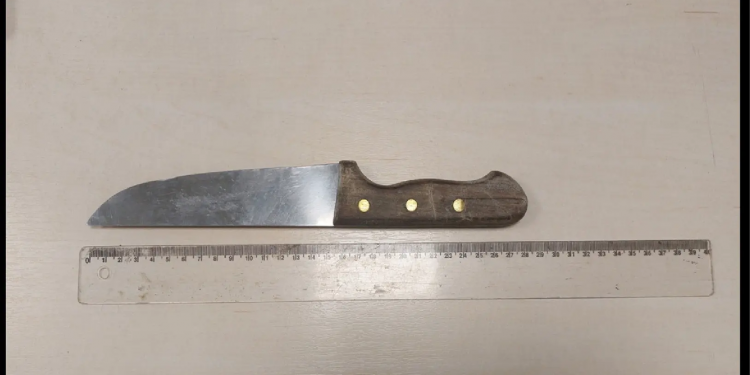 Πιάστηκαν επ΄ αυτοφώρω οι ληστές περιπτέρων με το κουζινομάχαιρο στα Δυτικά Προάστια – ΦΩΤΟ