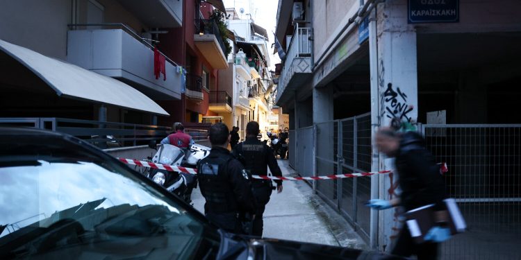 Οικογενειακή τραγωδία στη Λάρισα: Συνελήφθη ο γιος ως ύποπτος για τη δολοφονία της μητέρας του