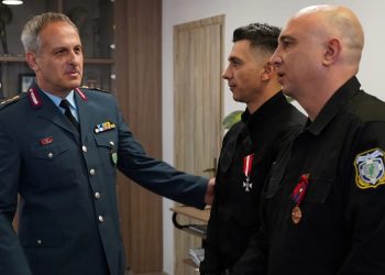 Δύο αστυνομικοί της ΔΙΑΣ έλαβαν «Αστυνομικό Αριστείο Ανδραγαθείας» και «Αστυνομικό Σταυρό» – Δείτε γιατί – ΦΩΤΟ