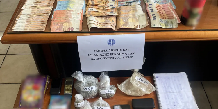Ασπρόπυργος: Δύο συλλήψεις για ναρκωτικά – ΦΩΤΟ