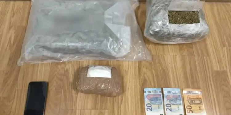 Αττική: Συνελήφθη 26χρονος για διακίνηση κοκαΐνης και κάνναβης – ΦΩΤΟ