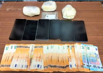 Πειραιάς: Με μισό κιλό κοκαΐνης στο αυτοκίνητο βόλταραν οι δράστες – ΦΩΤΟ