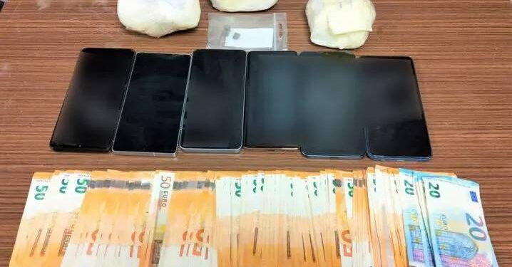 Πειραιάς: Με μισό κιλό κοκαΐνης στο αυτοκίνητο βόλταραν οι δράστες – ΦΩΤΟ