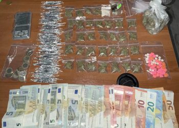 Άγιος Παντελεήμονας: Διακινούσαν κάνναβη και χάπια ecstasy έξω από σχολικό συγκρότημα – ΦΩΤΟ