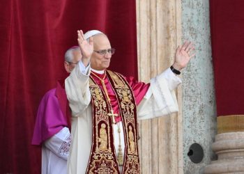 «Ειρήνη στον κόσμο» το μήνυμά του νέου Πάπα