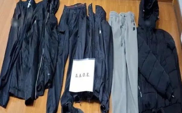 Νίκαια: Εξιχνιάστηκε συμπλοκή 6 ατόμων με οπαδικά κίνητρα – 25χρονος κυκλοφορούσε με χατζάρα – ΦΩΤΟ